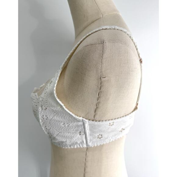 Women’s Savage x Fenty Corset Lace Bra White BOMBSHELL BRODERIE LACE BRALETTE M - Picture 3 of 6
